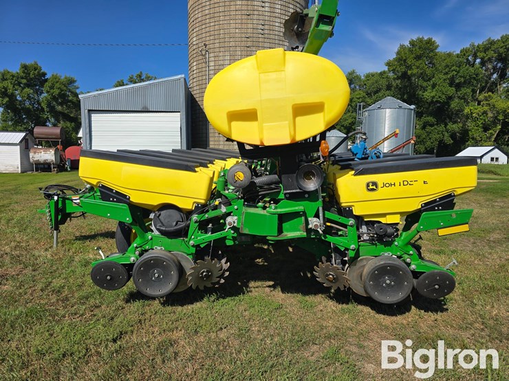 2017-john-deere-1765-image-8