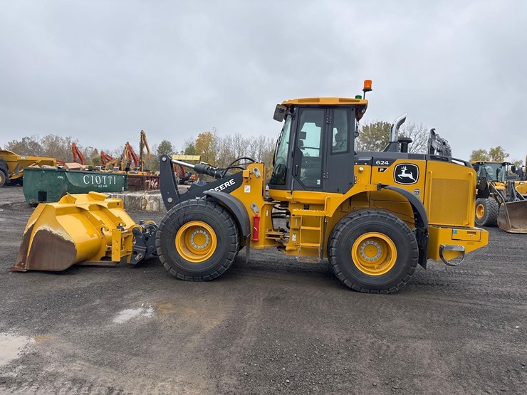 2024-john-deere-624-image-17