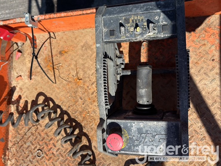 2015-jlg-3246es-image-16