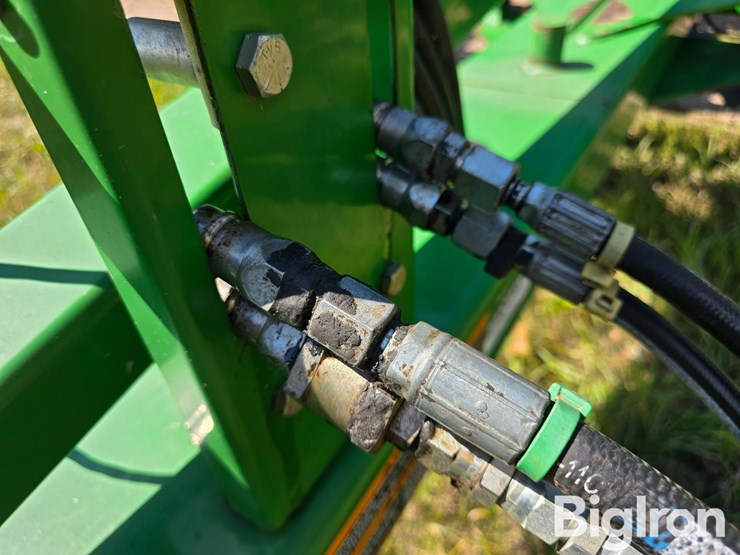2011-john-deere-2210-image-11
