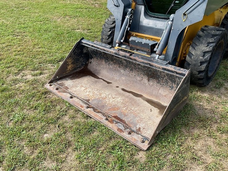 2010-deere-318d-image-14