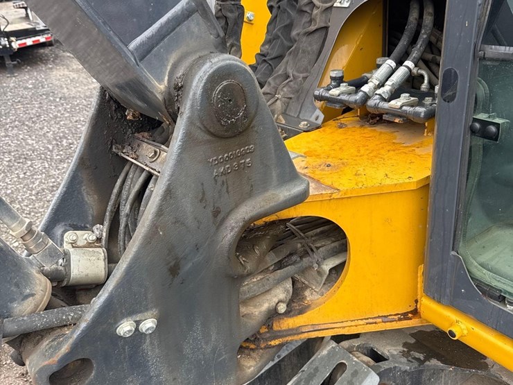 2024-john-deere-85-image-18