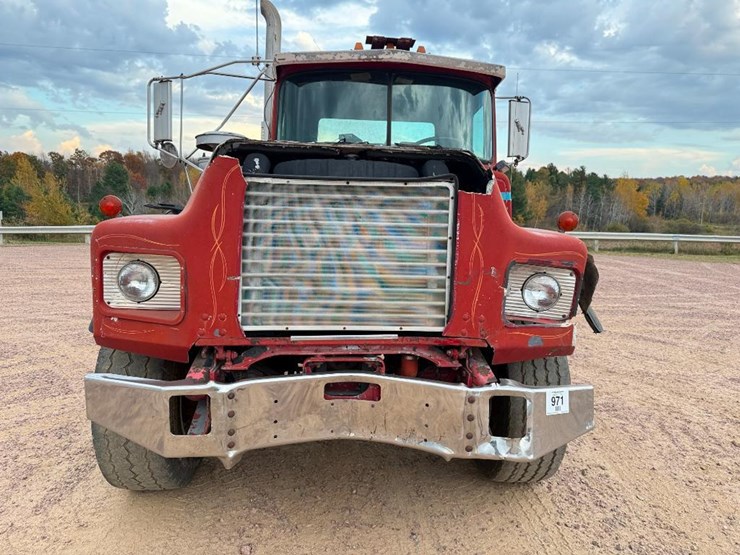 mack-dm690s-image-20