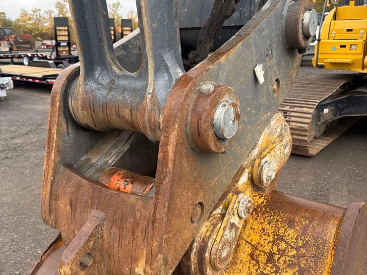 2024-john-deere-350-image-16