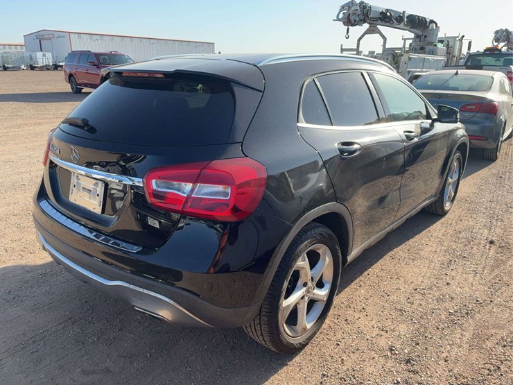 2020-mercedes-benz-gla250-image-3