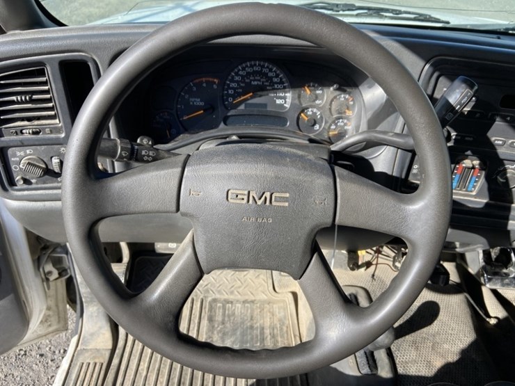2004-gmc-sierra-3500-image-22