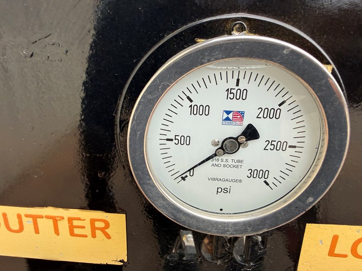 lot-w/-(3)-remote-5k-wp-accumulator--wireline-frac-valve-consoles-image-5