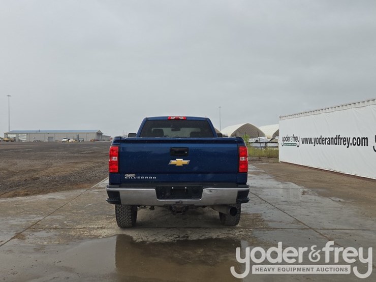 2015-chevrolet-silverado-2500-image-4