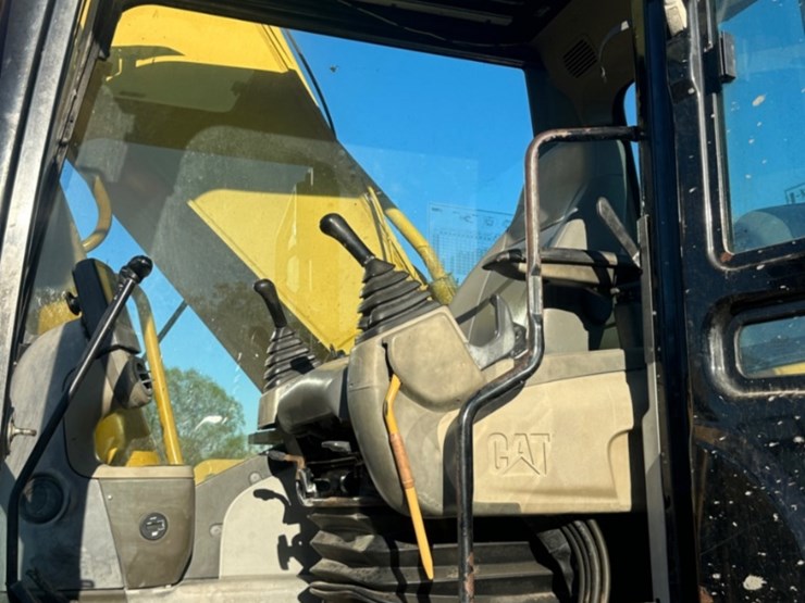2007-caterpillar-330d-image-20