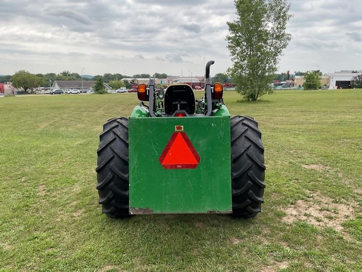 2025-john-deere-5075e-image-6