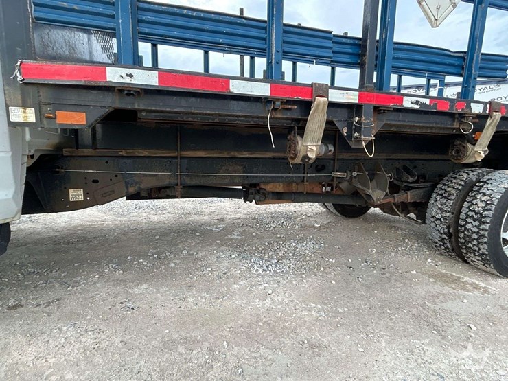 2018-ram-5500-4x4-palfinger-stake-bed-gas-cylinder-delivery-truck-image-27