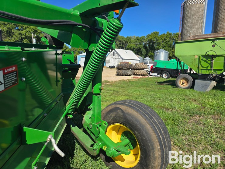 2014-john-deere-946-image-11