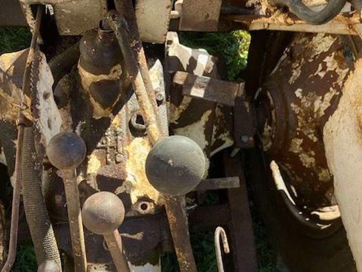 honey-bee-loader-tractor-image-6