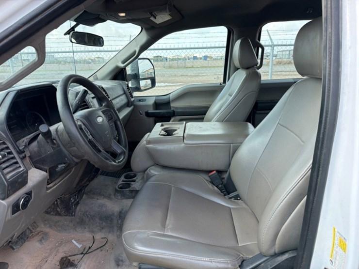 2021-ford-f350-image-9