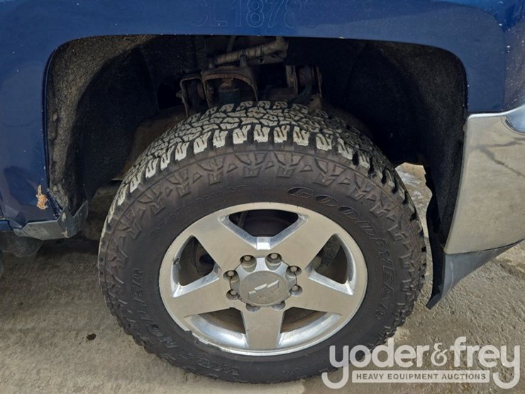 2015-chevrolet-silverado-2500-image-11
