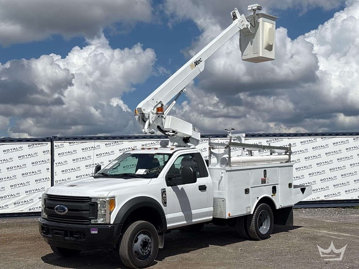 2017-ford-f-450-altec-at200a-30ft.-bucket-truck-image-1