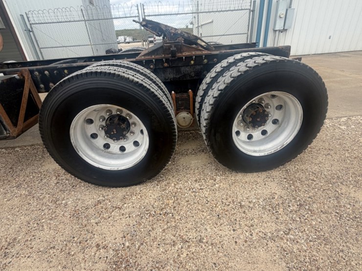 2004-mack-ch613-image-14