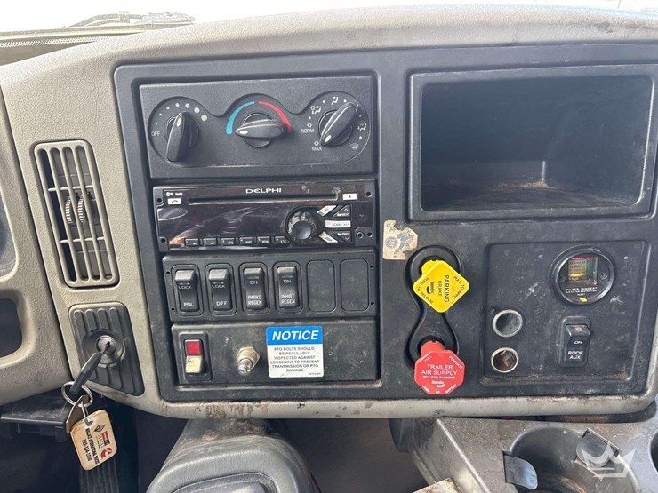 2016-international-workstar-7500-t/a-godwin-400t-dump-truck-image-16
