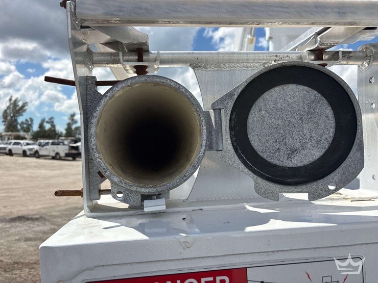 2017-ford-f-450-altec-at200a-30ft.-bucket-truck-image-19
