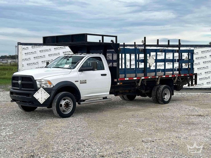 2018-ram-5500-4x4-palfinger-stake-bed-gas-cylinder-delivery-truck-image-42