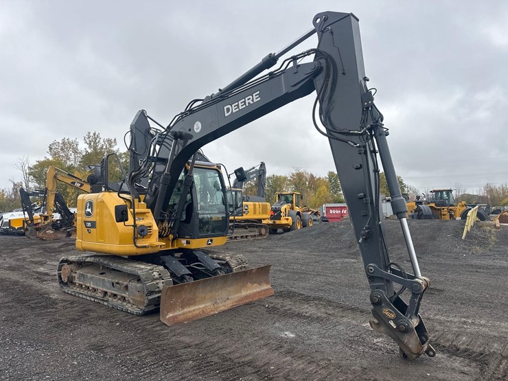2023-deere-135-p-tier-image-13