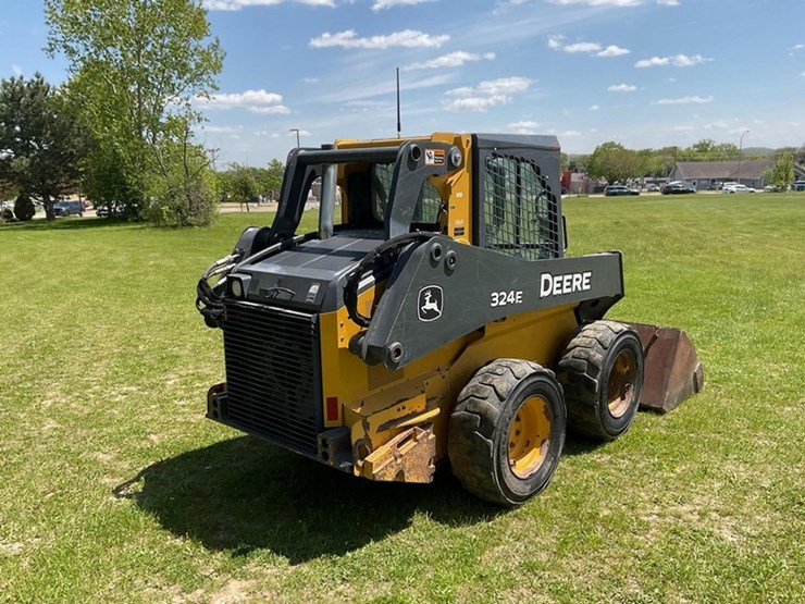 2018-deere-324e-image-5
