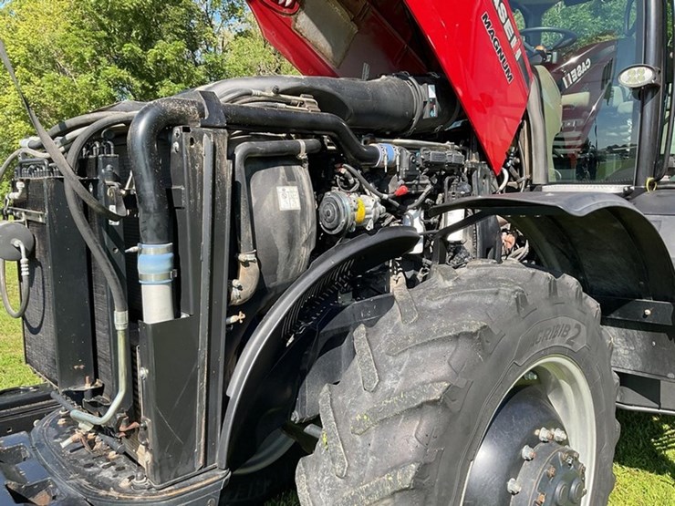 2020-case-ih-magnum-200-image-11