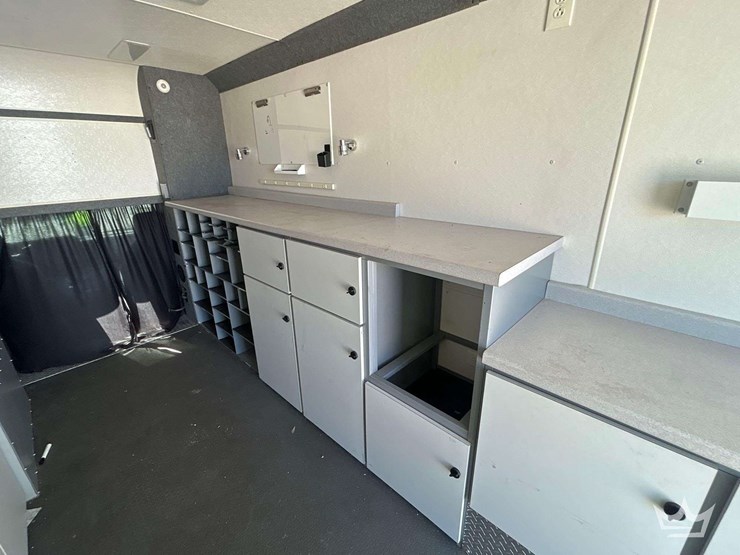 2016-ford-e-450-mobile-command-center-image-17