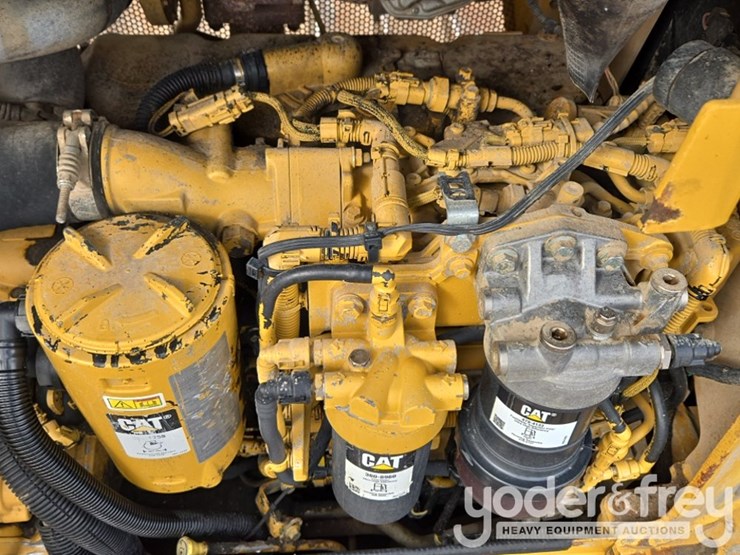 2014-caterpillar-d5k2-lgp-image-44