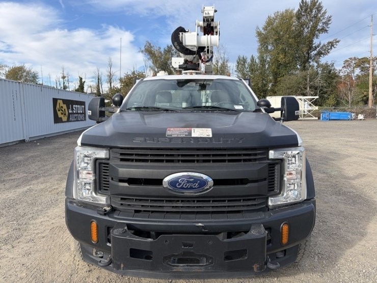 2017-ford-f550-image-8