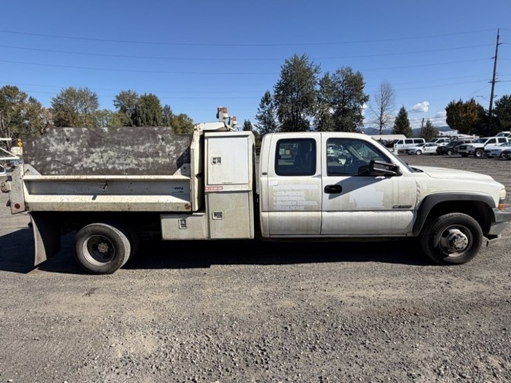 2002-chevrolet-silverado-3500-image-3