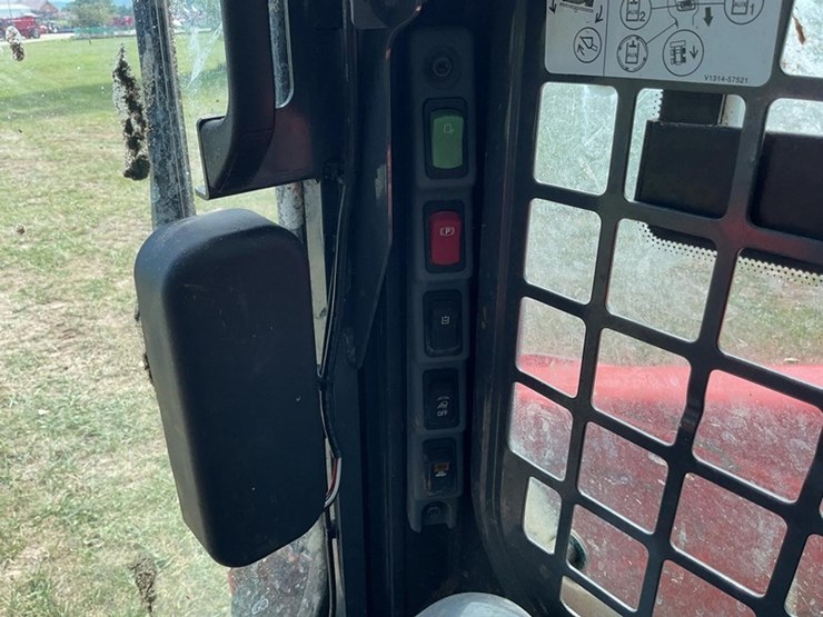 2025-kubota-ssv65-image-18
