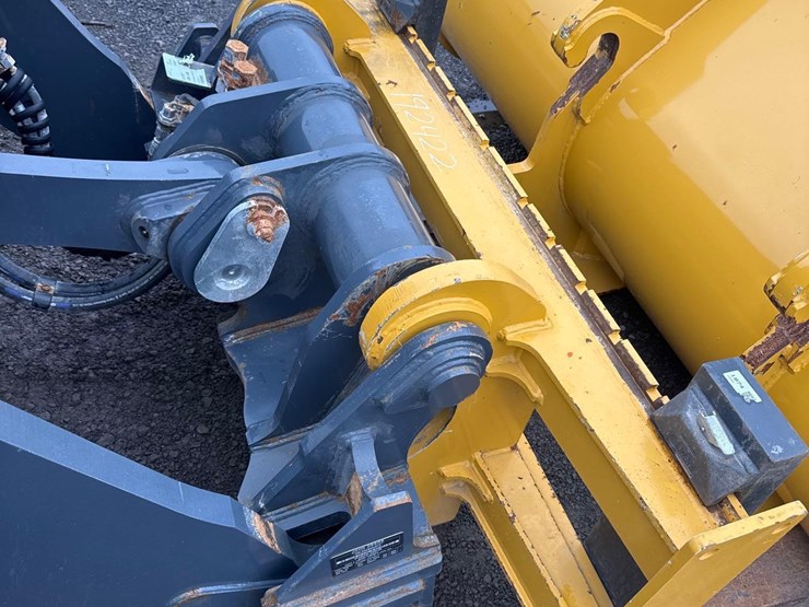 2024-john-deere-624-image-15