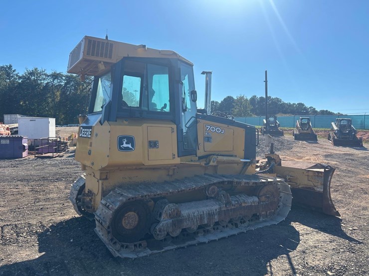 2008-deere-700j-xlt-image-3
