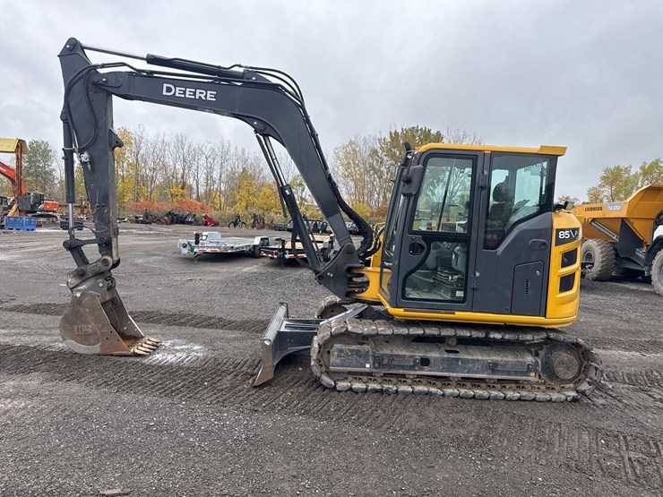 2024-john-deere-85-image-2
