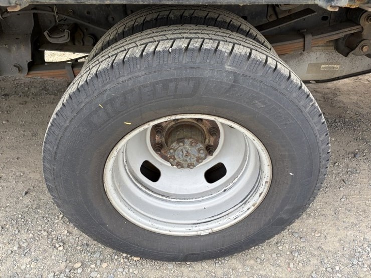 2011-ford-f350-image-16