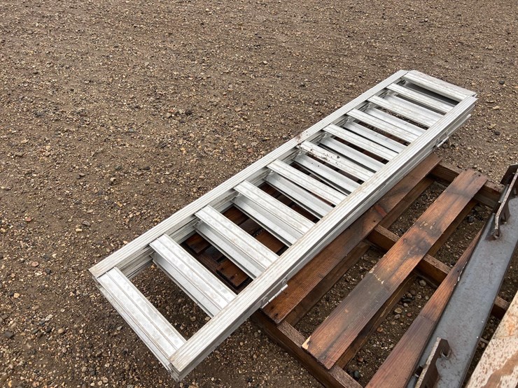 aluminum-folding-atv-ramps-image-4