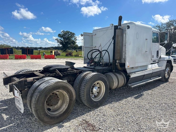 1993-freightliner-fld120-t/a-wet-kit-sleeper-cab-tractor-truck-image-3