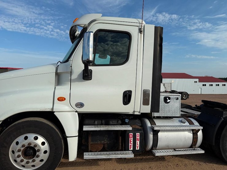 freightliner-cascadia-125-image-25