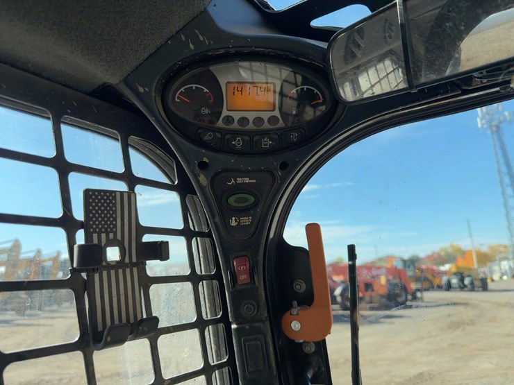 2023-bobcat-t740-image-24