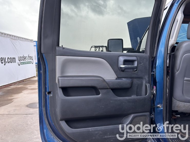 2015-chevrolet-silverado-2500-image-24