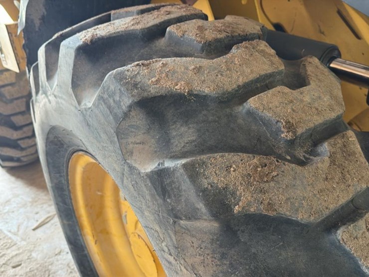 2007-deere-444j-image-17