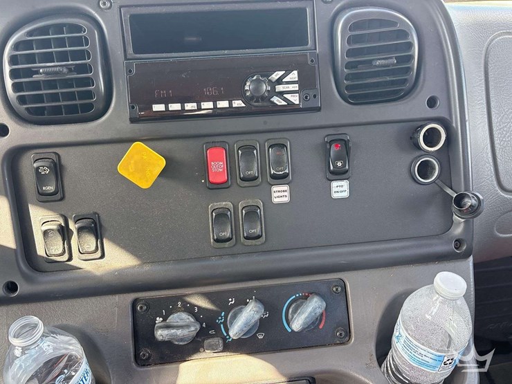 2018-freightliner-m2-106-petersen-tl3-lightning-loader-forestry-grapple-truck-image-20