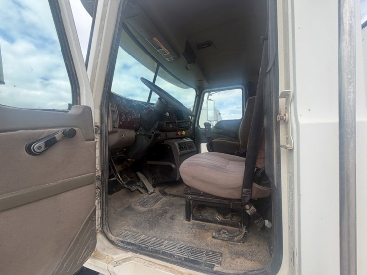 2004-mack-ch613-image-9