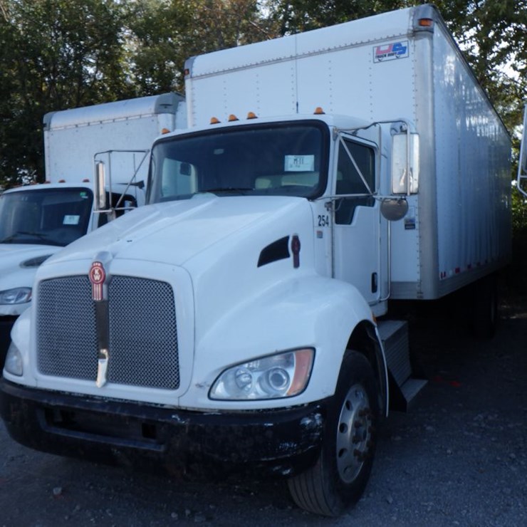 2013 KENWORTH T270
