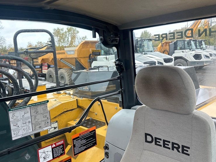 2023-deere-135-p-tier-image-37