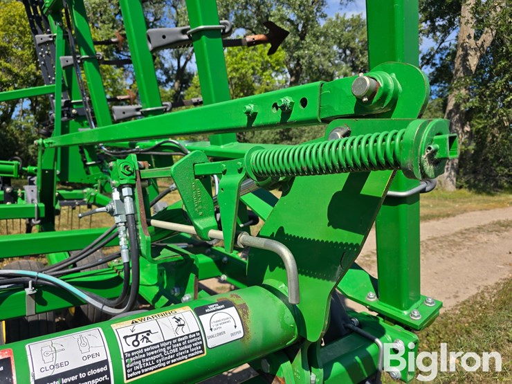 2011-john-deere-2210-image-14