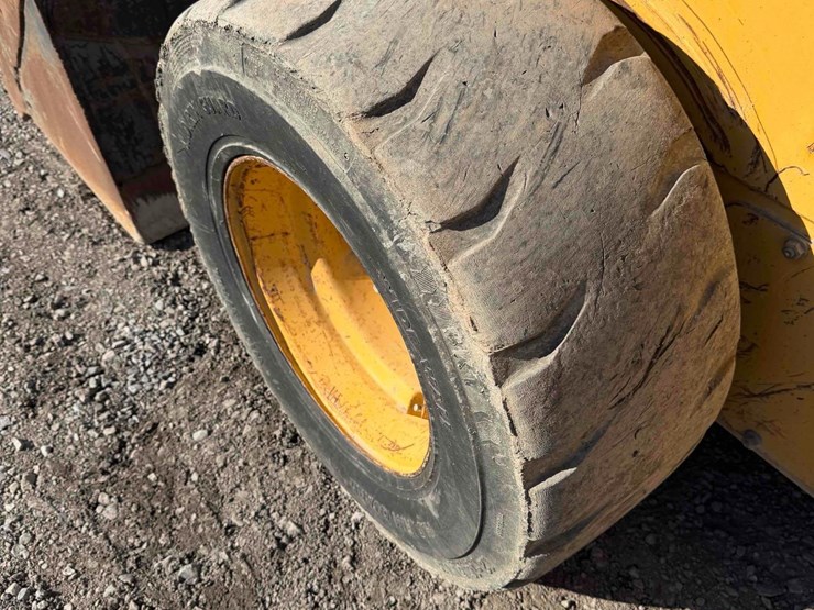 2005-john-deere-325-image-14