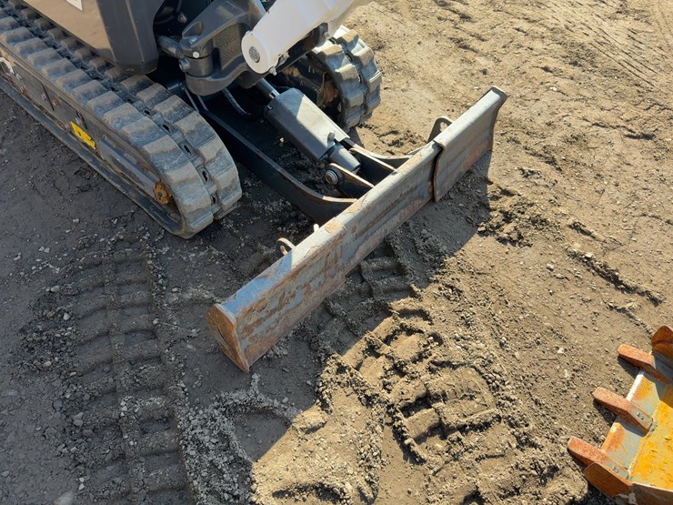 2023-bobcat-e10-image-12