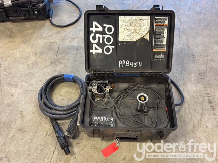 miller-extreme-12vs-suitcase-welder-image-1
